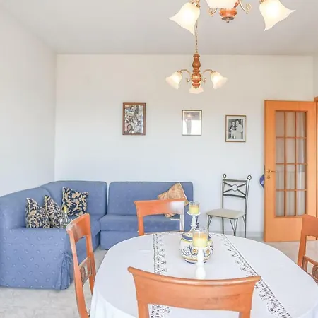 Three-bedroom Holiday In -ch-