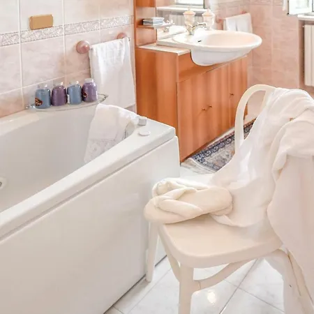 Three-bedroom Holiday In -ch- Dom wakacyjny