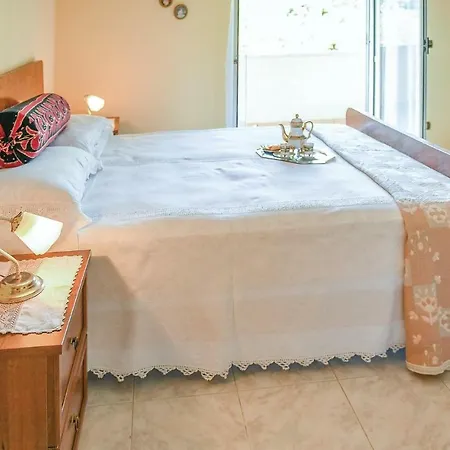 Three-bedroom Holiday In -ch-