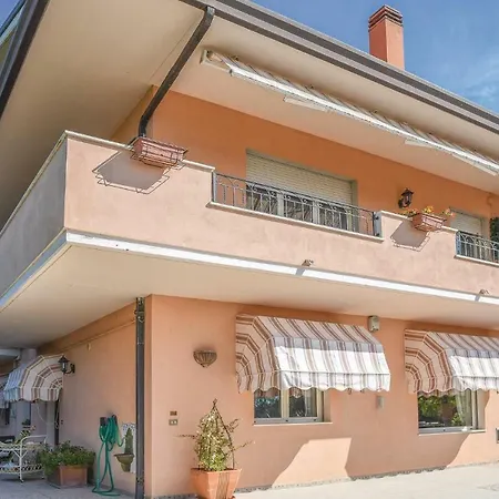 Three-bedroom Holiday In -ch- * Ripa Teatina